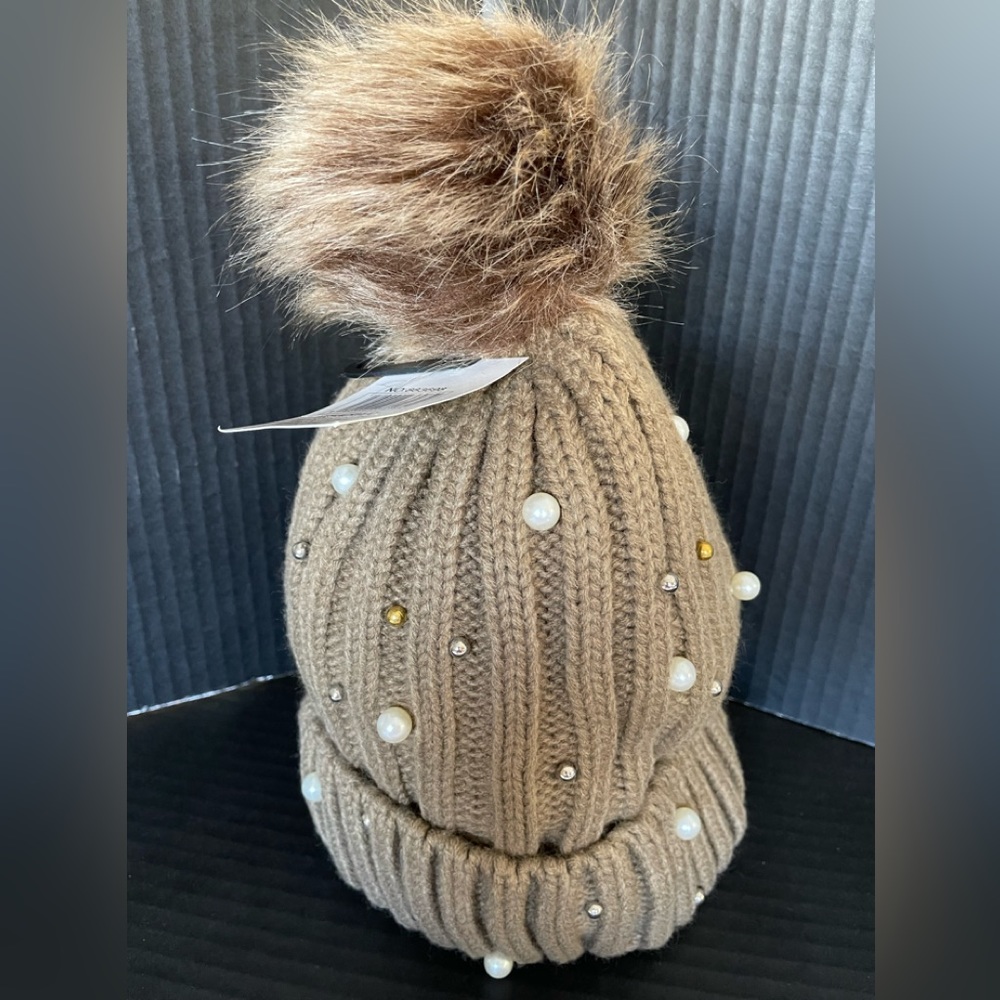 Women’s Winter Hat. NWT